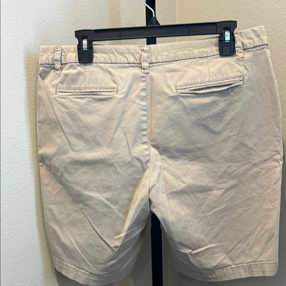 Faded Glory Khaki and Cream Shorts - Picture 3 of 3
